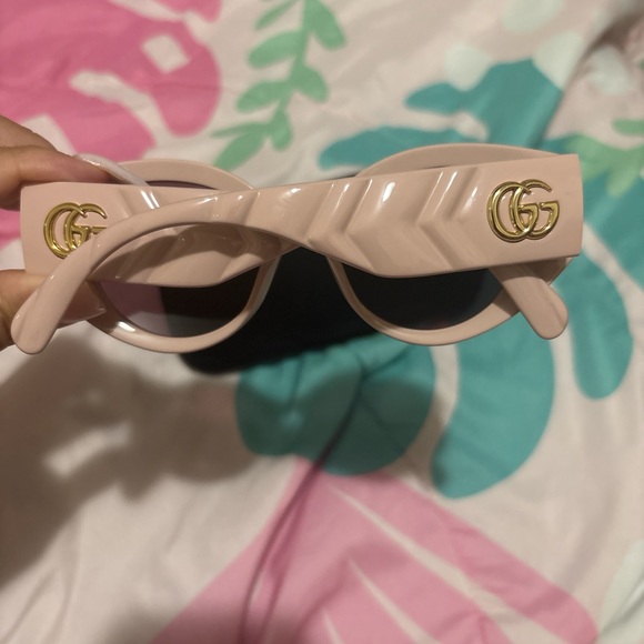 Authentic Gucci Pink Sunglasses - Picture 4 of 7